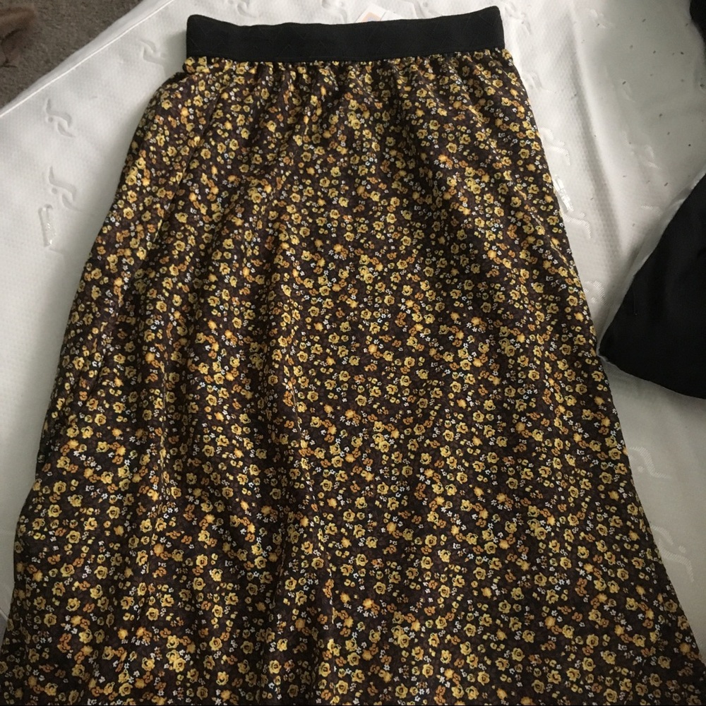 XS LuLaRoe Lola skirt